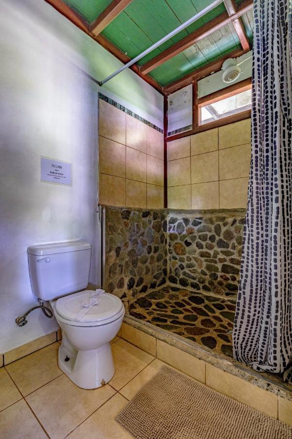 Uvita River Guesthouse Bagian luar foto